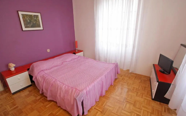 Funky Old Town Apartment