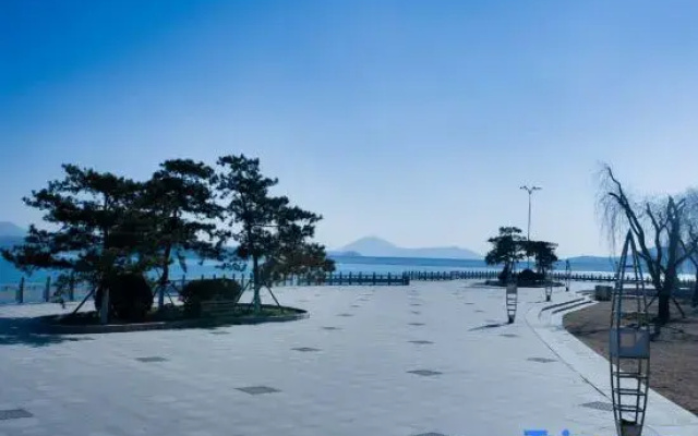 Xueyehu Holiday Hotel