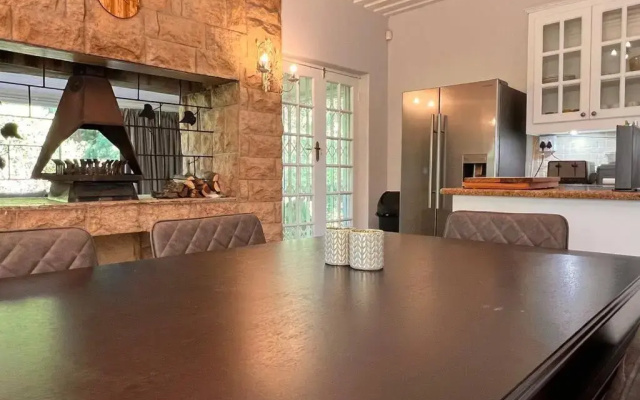 Elm Tree House - Dullstroom - holiday home