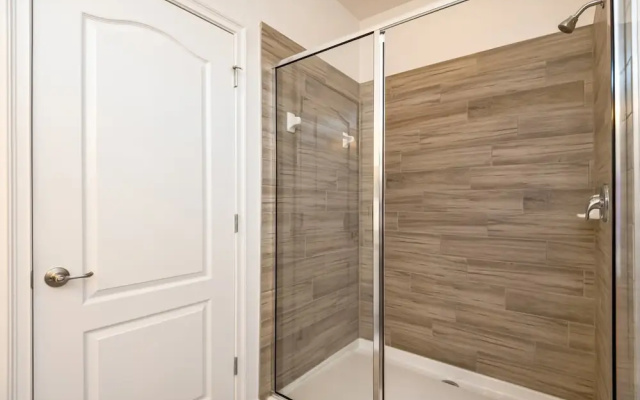 Solterra - 5212 Oakbourne Avenue