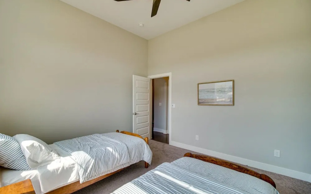 Fayetteville Vacation Rental w/ Deck & Shared Pool