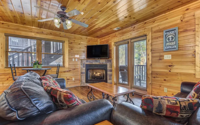 Family Ties Lodge by Jackson Mountain Rentals
