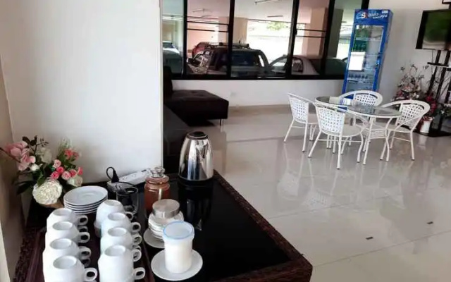 OYO 338 V-Twin Donjan Service Apartment