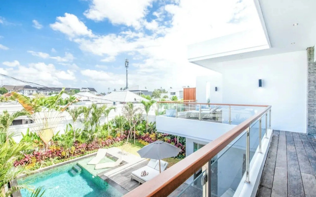 Chic 2BR Villas, Brawah Hub, 300m to Coastal Bliss