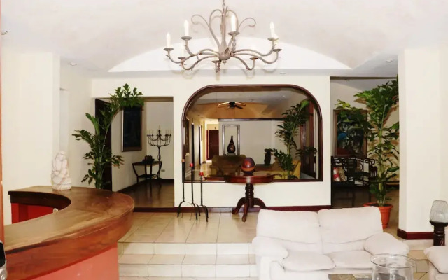Nesthost Hotel Los Robles