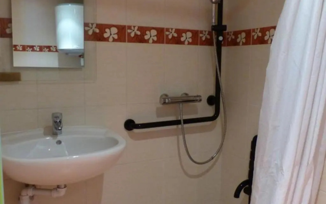 Gîte Dompierre-sur-Besbre, 5 pièces, 8 personnes - FR-1-489-109