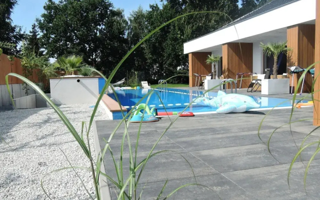 House With a Private Swimming Pool and Sauna
