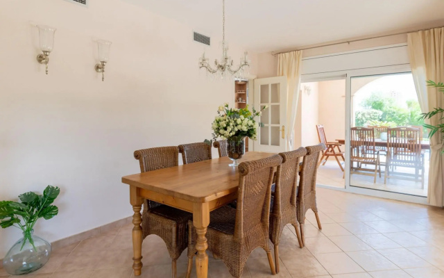 Magnificent Villa in Sant Pere Pescador with Private Pool