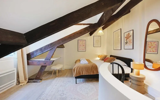 Charming Duplex in Marais for 2 People