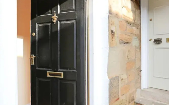 Wonderful Central Edinburgh Apartment