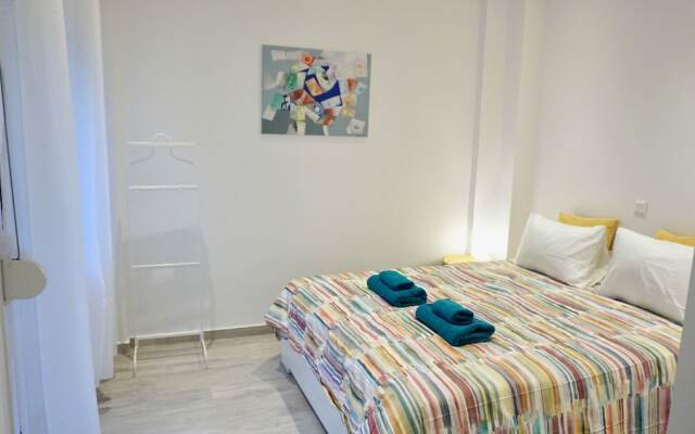 Отель Spacious Modern Apt in Athens near Metro Греция, Афины - отзывы, цены и фото номеров - забронировать отель Spacious Modern Apt in Athens near Metro онлайн комната для гостей