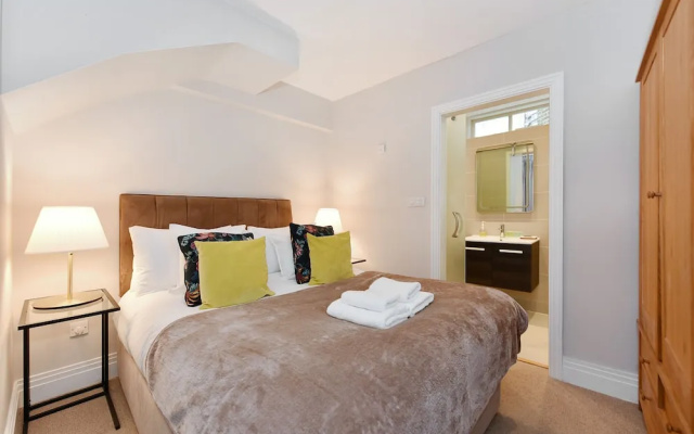 London Choice - South Kensington Mews II