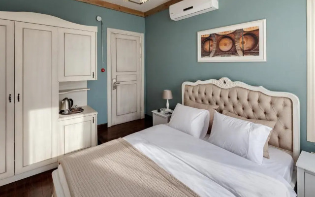 Loka Suites