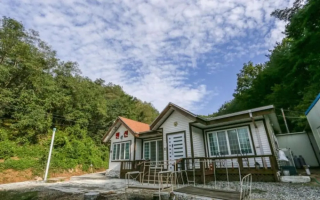 Andong Horse Park Pension