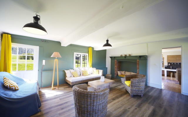 Castle in Aspires With Tennis Court & Valley View