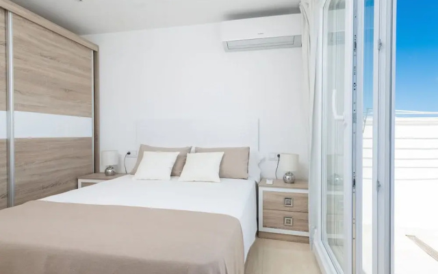 Luisamar Sea View in S Illot-cala Morlanda