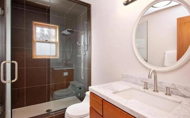 Aspen Ute Condominiums Unit 204