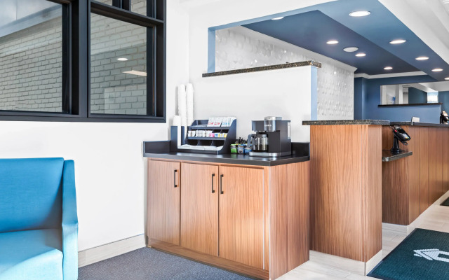 HomeTowne Studios by Red Roof & Conference Center Cortland