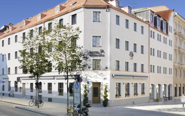 Hotel Blauer Bock вид на фасад