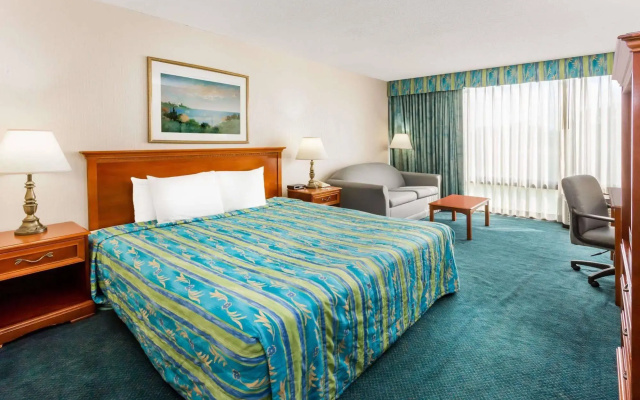 Travelodge Peoria Hotel And Conference Center
