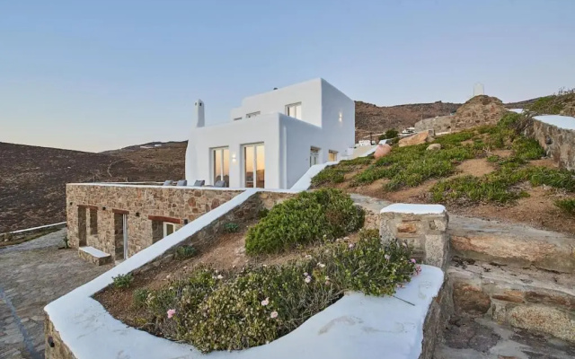 Private Villa Beachfront 30steps to Alemagou Beach