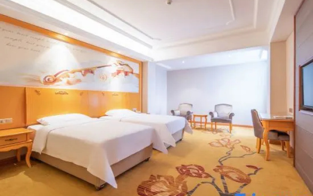 Vienna International Hotel (Qionghai Zhenhai Road)