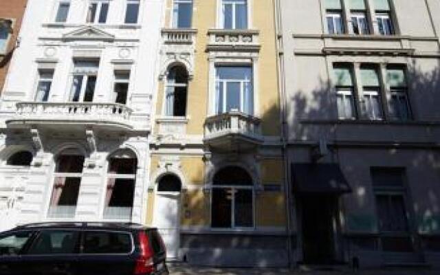 Отель Museum Suites вид на фасад