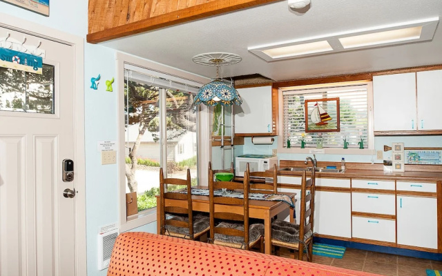Sea Daze 1 Br cottage by RedAwning