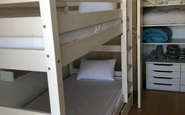 Appartement lumineux, avec balcon, à 200m de la plage
