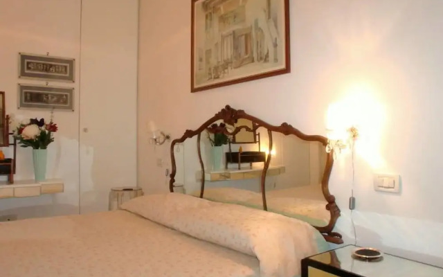 Grimaldi Apartments - Hermitage