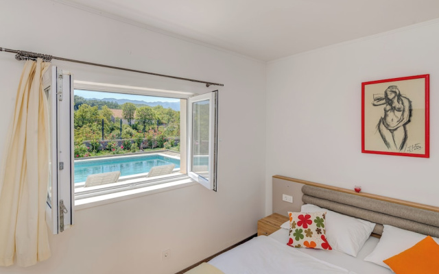 Villa Gariful, Sleeps 8 with Pool & Pet Friendly