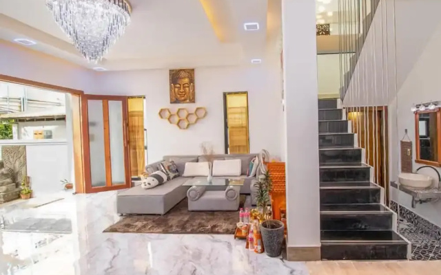 Central Modern Private Villa by La San