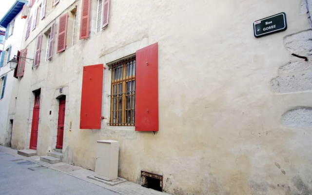 Rustic Flat in the Heart of Bayonne