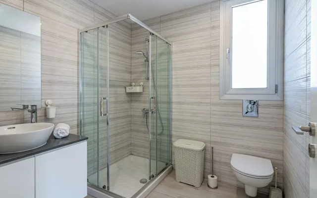 Harmonia 2-BR Apt W Pool in Livadia