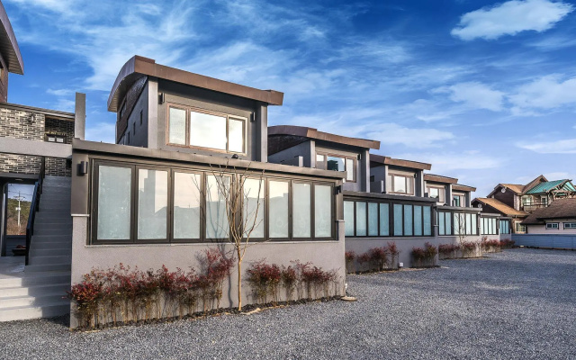 Gyeongju Meomulda Poolvilla