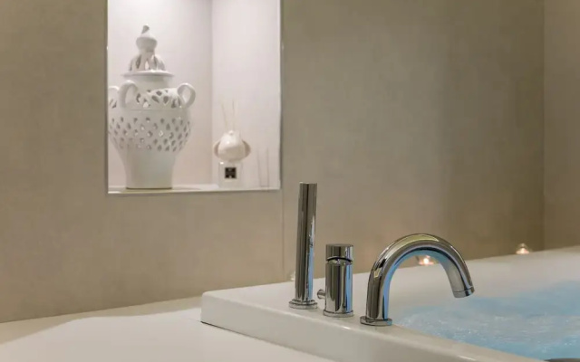 Prescious Suite 25 with Hot Tub