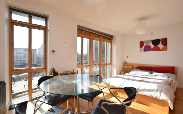 Spacious Studio Apartment in the Heart of the City
