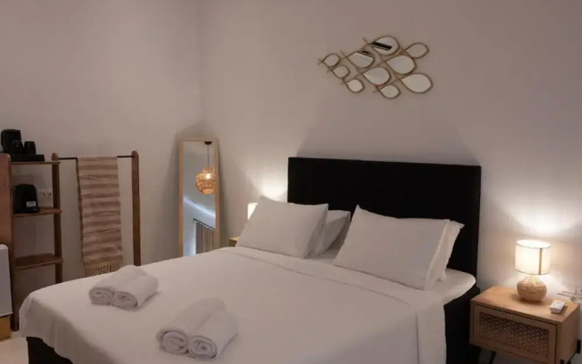 Adyton Luxury Suites Mykonos Poolside Luxury