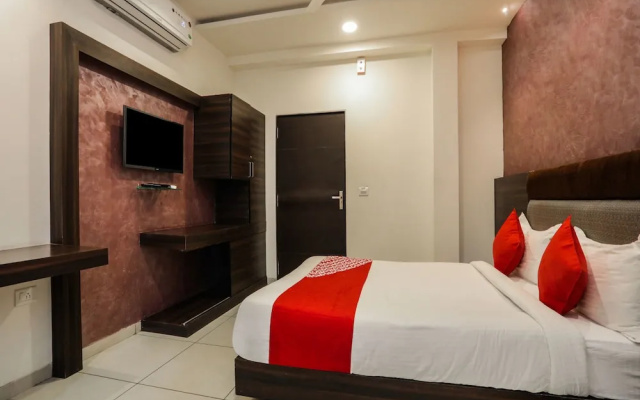 OYO 16543 Hotel Madhuban