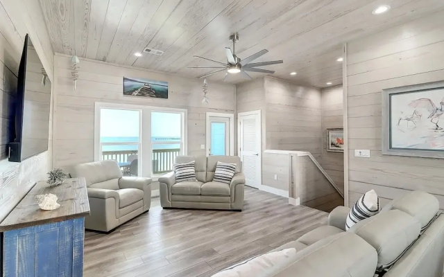 Seven Palms 3 Bedroom Home by RedAwning