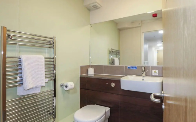 Marine Court First-floor Apartment With Shower Room