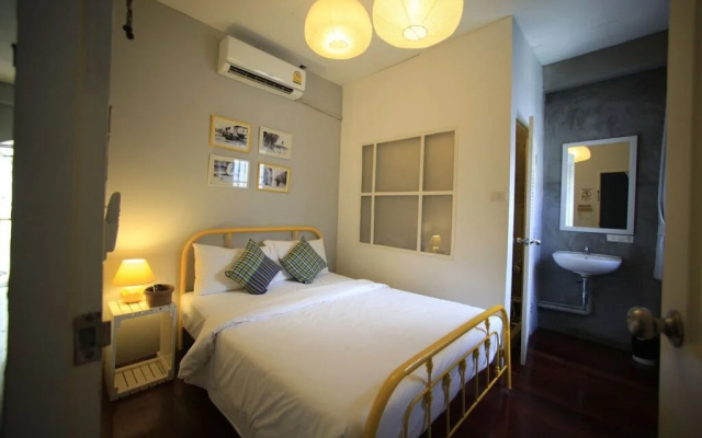 Ai Phuket Hostel & Cafe