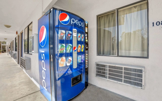 Motel 6 Fresno, CA - Belmont Ave