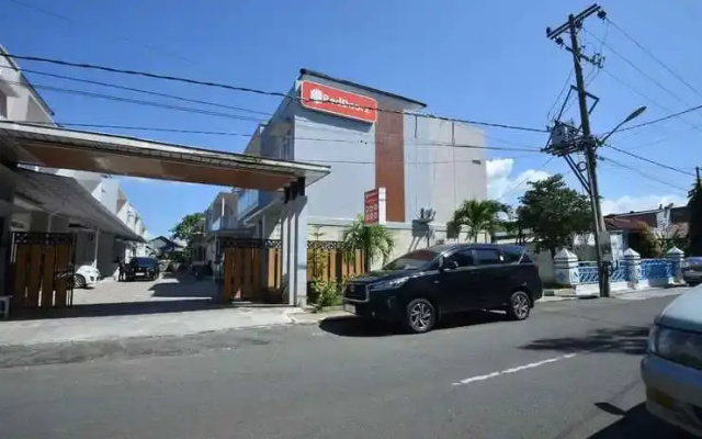RedDoorz near Alun Alun Cilacap