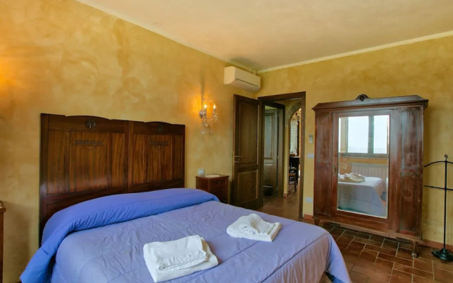Charming Tuscan Farmhouse