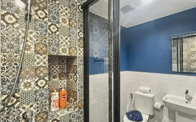 The Base - New Studio Great Location, Shared Pool