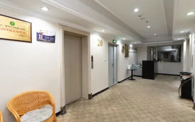 Qiqihar Jingyue Holiday Hotel
