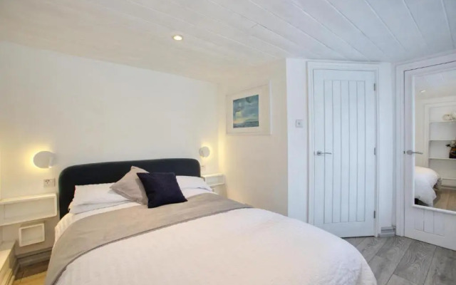 Fantastic 1BD Hideaway, 2 Minutes to the Sea