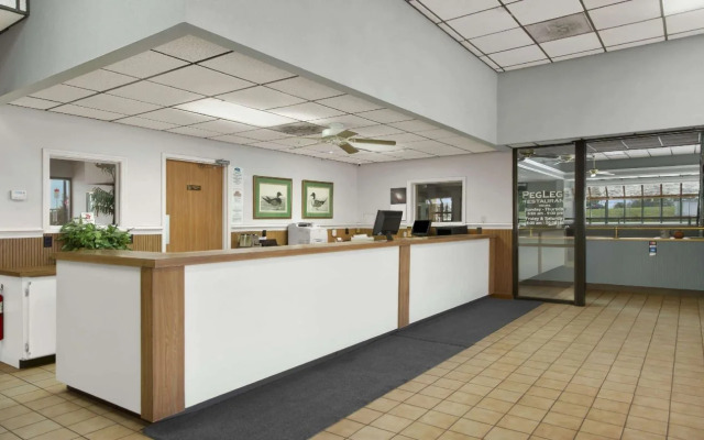 Howard Johnson by Wyndham Valdosta