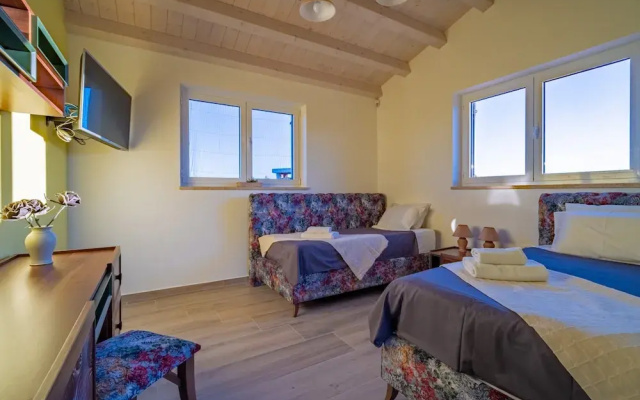 Villa in Filipana With Private Heated Pool